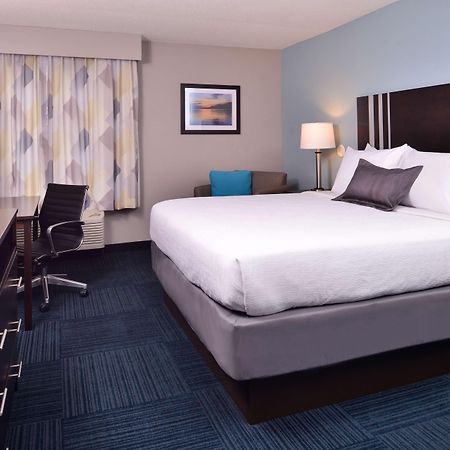 Best Western Hartford Hotel And Suites Екстериор снимка